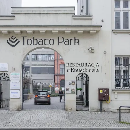 Charming Two-story Loft In Tobaco Park Apartment *