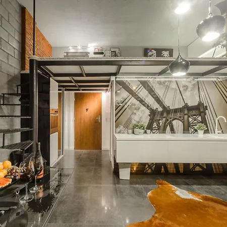Apartment Charming Two-story Loft In Tobaco Park