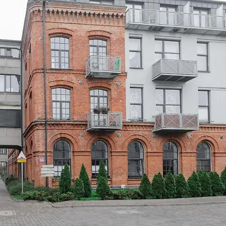Charming Two-story Loft In Tobaco Park Apartment